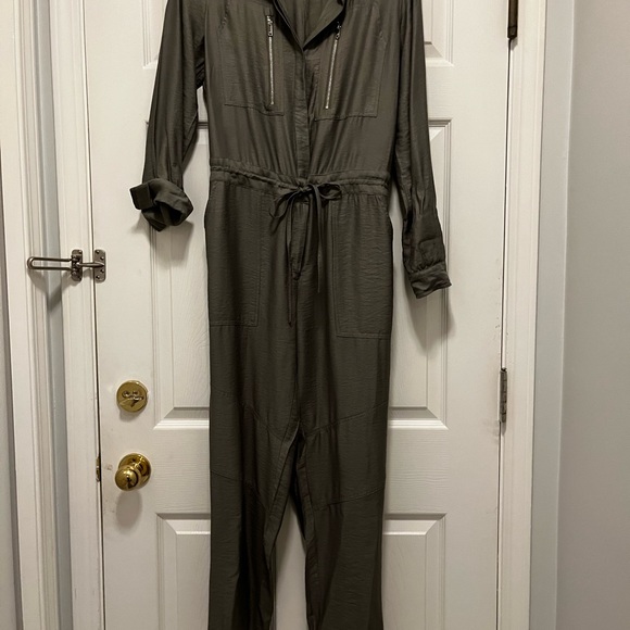 DKNY Khaki green jumpsuit 🖤 - Picture 4 of 10